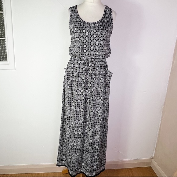 Max Studio Dresses & Skirts - Max Studio Black & White Tile Print Sleeveless Maxi Dress With Pockets Size S